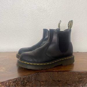 Dr. Martens Chelsea Boot - black 2976 - size 5 (Women’s 7)